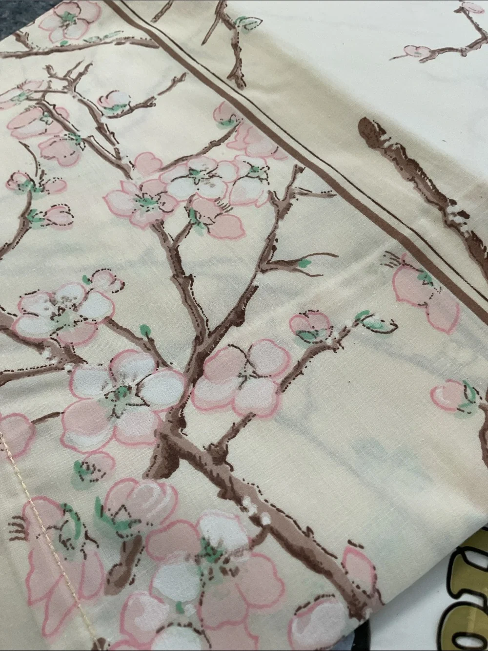 🌸 Cannon ‘Flowering Quince’ twin top flat sheet. Vintage early 1980’s